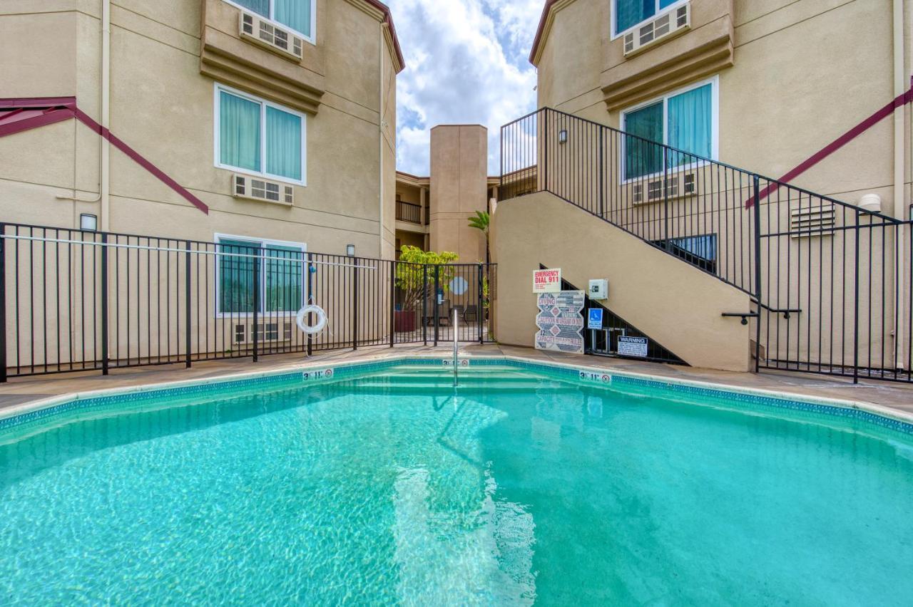 Days Inn By Wyndham Carlsbad Exterior foto