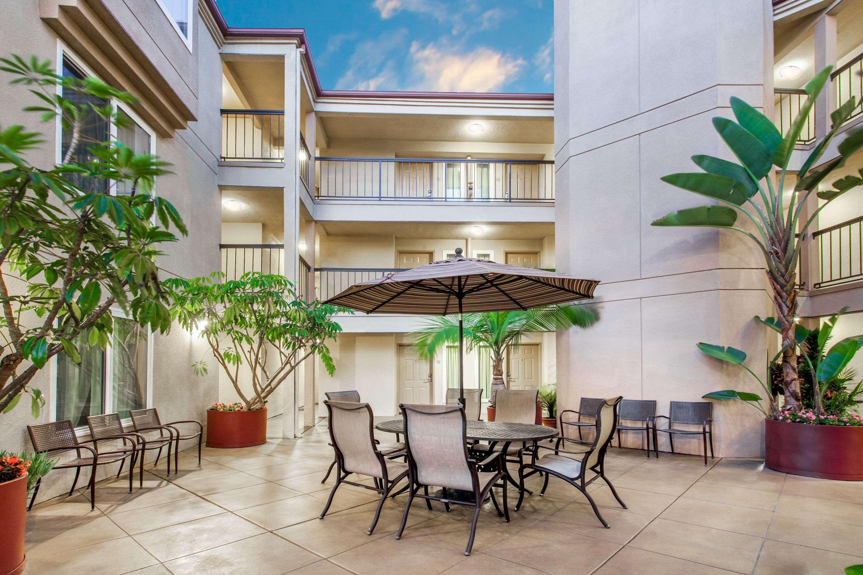 Days Inn By Wyndham Carlsbad Exterior foto