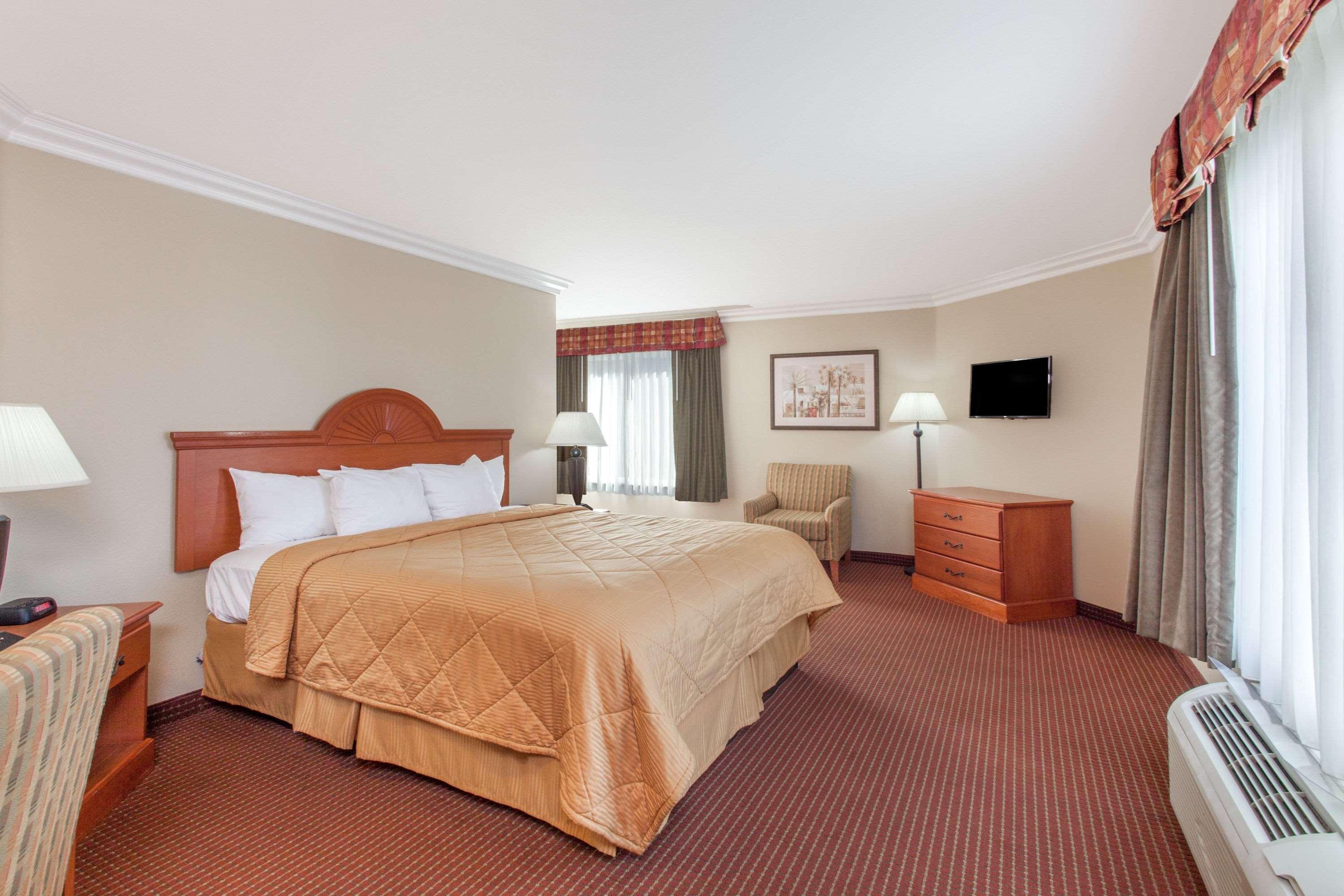 Days Inn By Wyndham Carlsbad Exterior foto