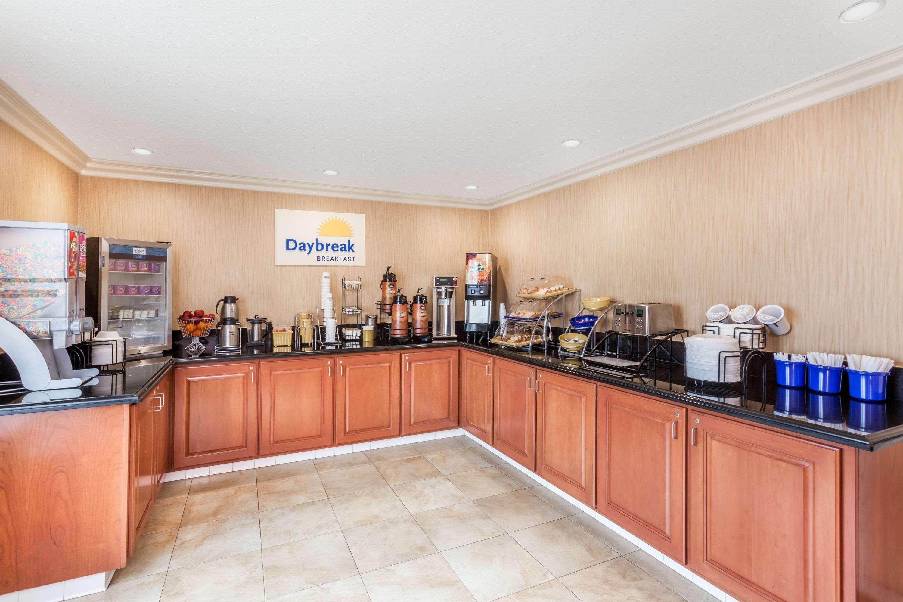 Days Inn By Wyndham Carlsbad Exterior foto