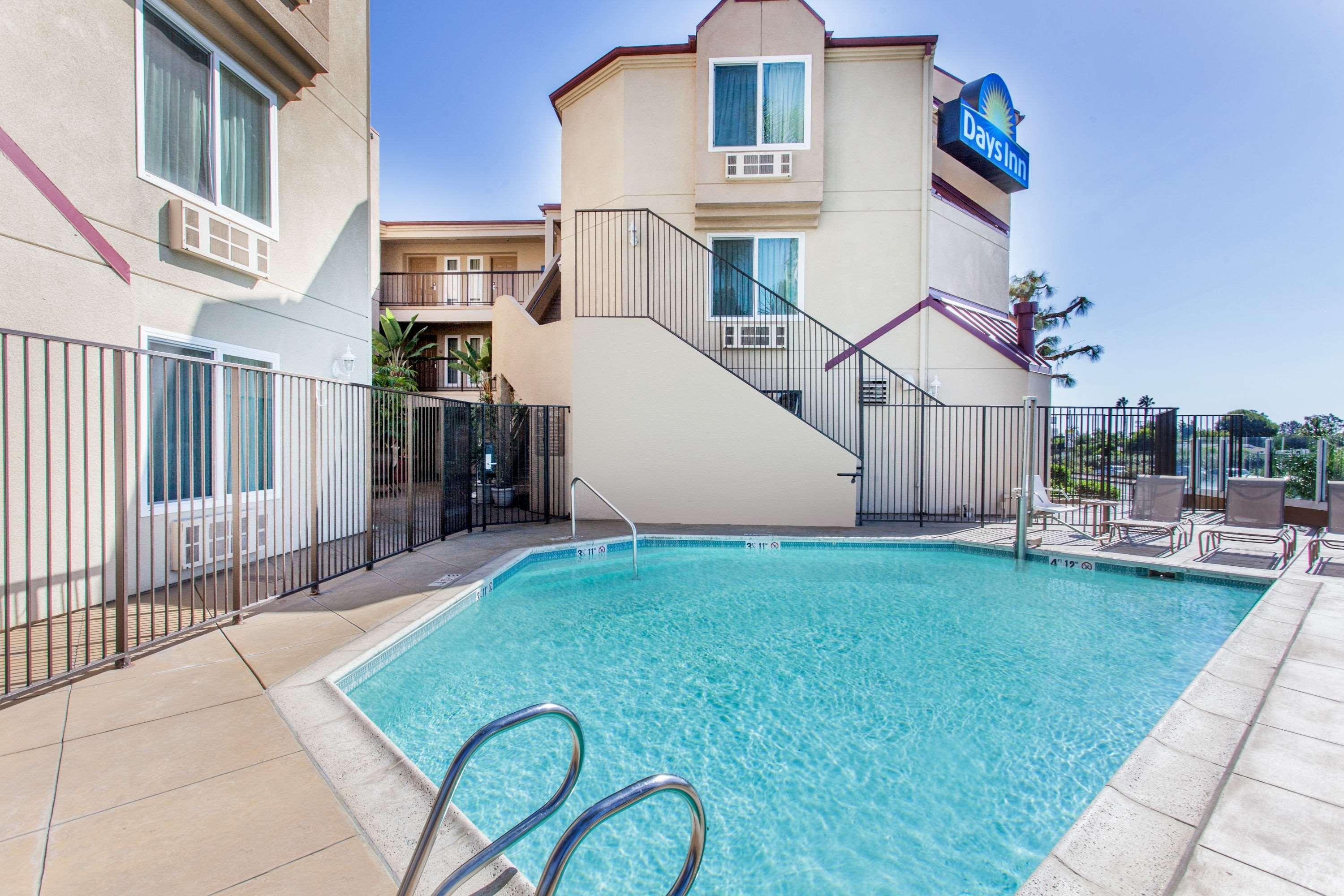 Days Inn By Wyndham Carlsbad Exterior foto